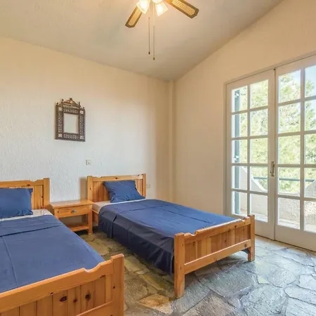 Three-bedroom Holiday In 度假居 *